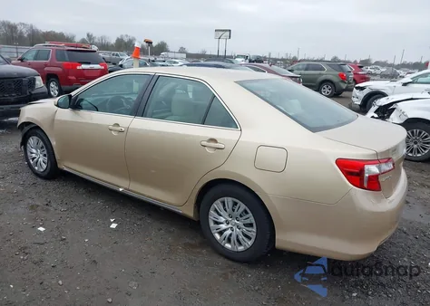 2012 Toyota Camry Le z USA, uszkodzony, nr VIN 4T1BF1FK3CU064242